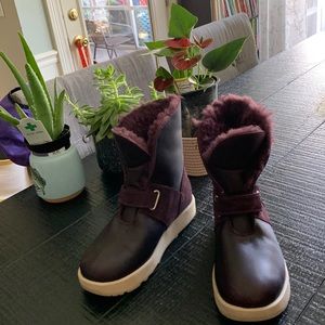 UGG ISLEY WATERPROOF LEATHER BOOT / SIZE 6.5 / PORT